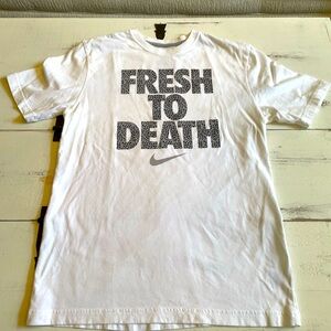 Men's/boys size M Nike T Shirt